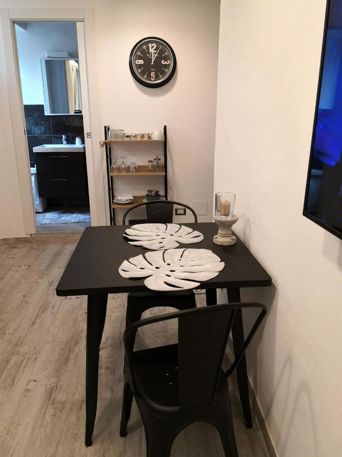 DOMUSCUNEO Barra di Ferro 3 bianco Esterno foto